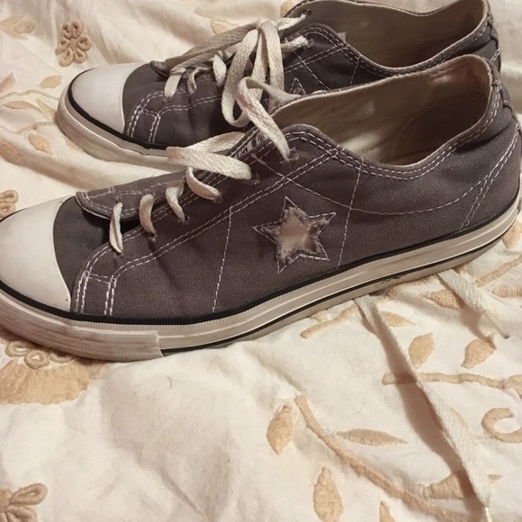 converse gym shoes